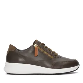 CLARKS | SNEAKERS MUJER | UN RIO ZIP DARK OLIVE LEATHER | VERDE