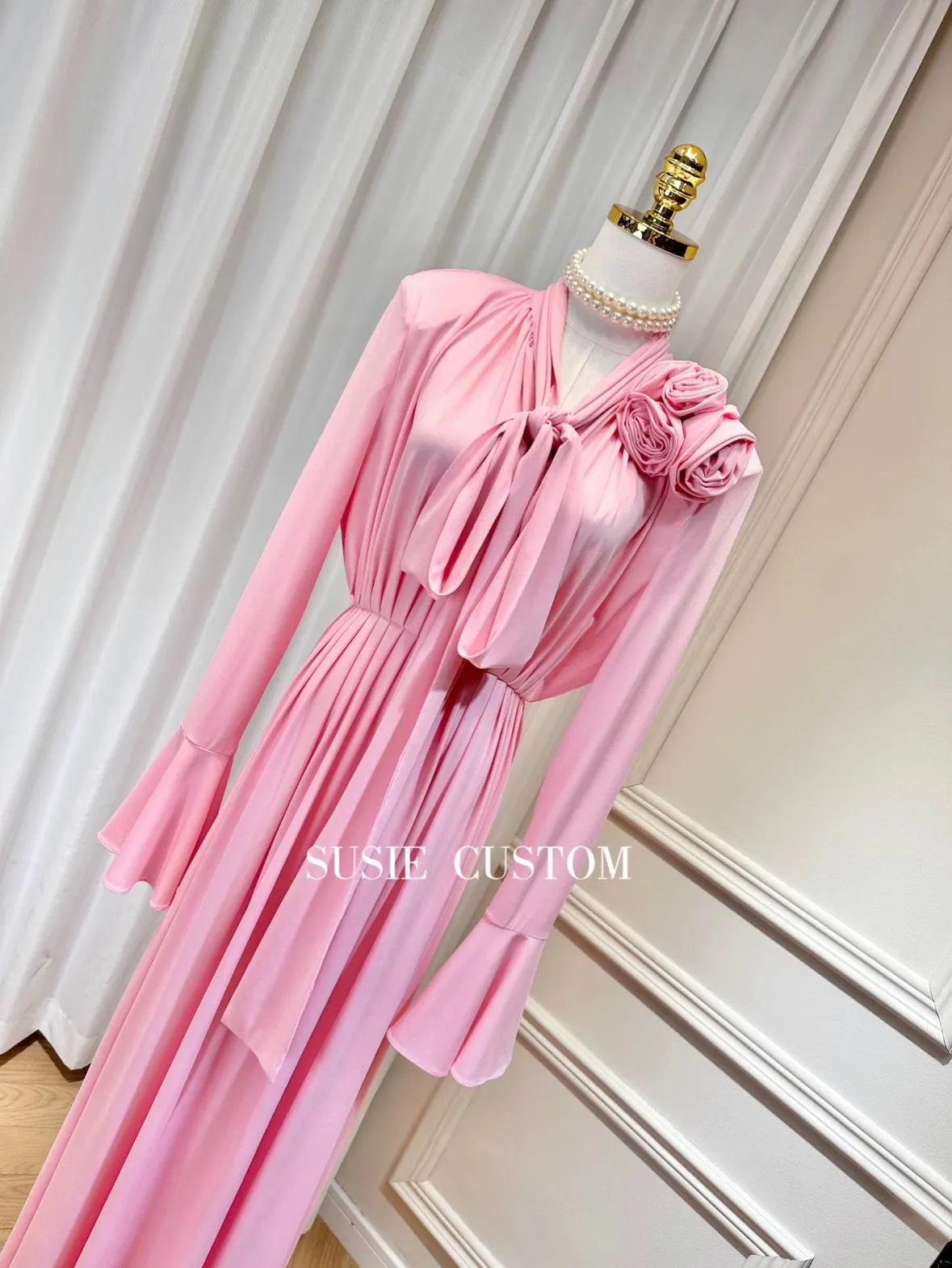 High-end design, hollow collar, shoulder pads, three-dimensional flower scarf, waist-cinching straps, high slit, wide hem long s