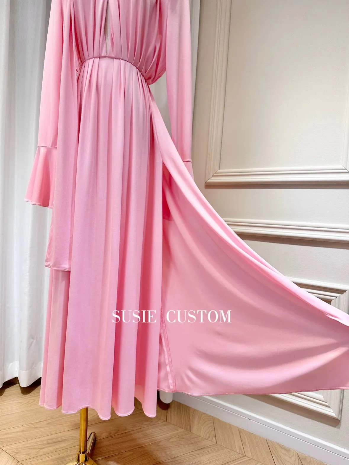 High-end design, hollow collar, shoulder pads, three-dimensional flower scarf, waist-cinching straps, high slit, wide hem long s